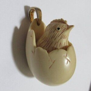 Vintage Razza chick in egg resin pendant 70s